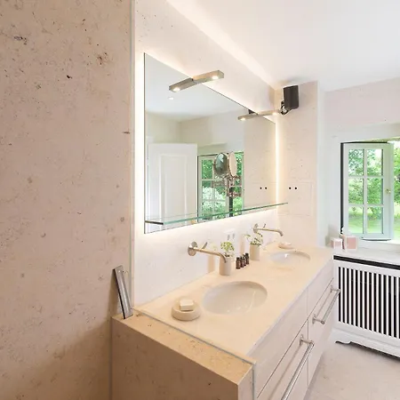 Nyaraló Lueuevwai 3