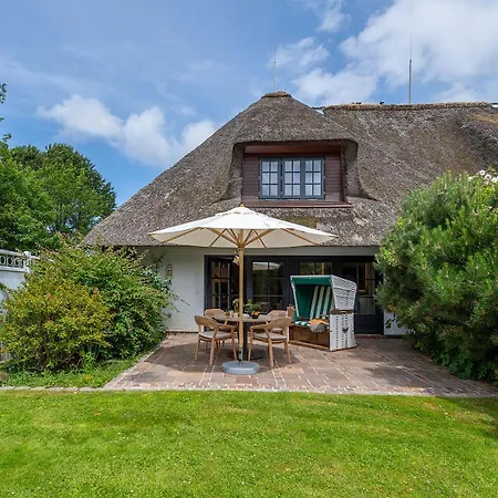 Lueuevwai 3 Nyaraló *